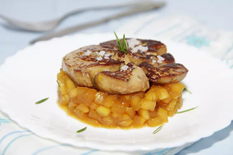 foie-gras-aux-pommes-caramelisee